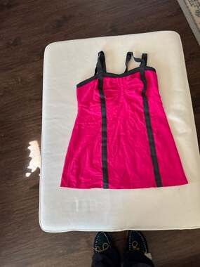Lululemon Magenta Pink Insight Tank Top with Black Contrasting Straps Size 8